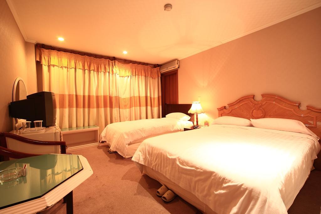 Lake Hills Hotel Songnisan Boeun الغرفة الصورة